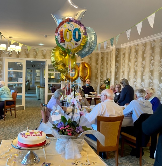 Dorothy celebrated her birthday on Saturday with family members, the Mayor of Abergele and live link ups with other family members from Australia. On Monday she celebrated her second birthday party with her friends, neighbours and staff.