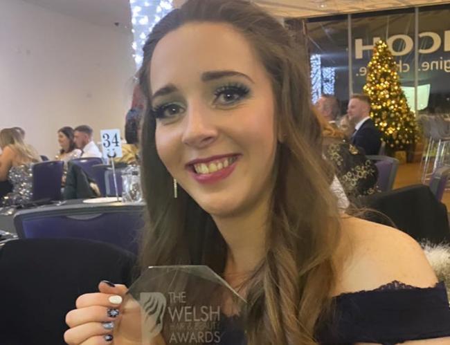 Lorna Roythorne-Du Ross with her ‘semi-permanent makeup specialist of the year’ award at the Welsh Hair and Beauty Awards