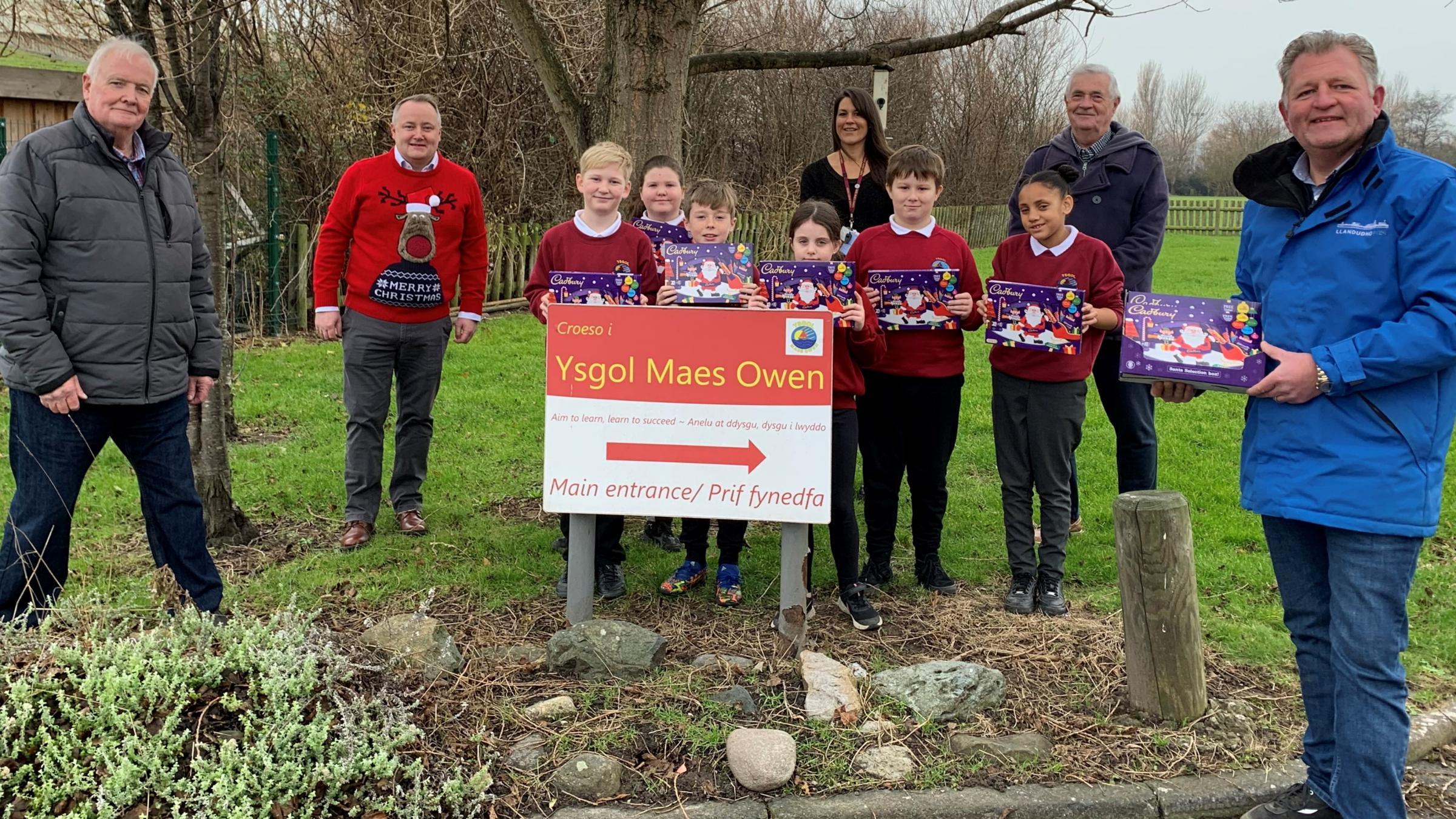 Kinmel Bay pupils receive tasty treats in new 'Chocs for Children' initiative - Vimarsana News